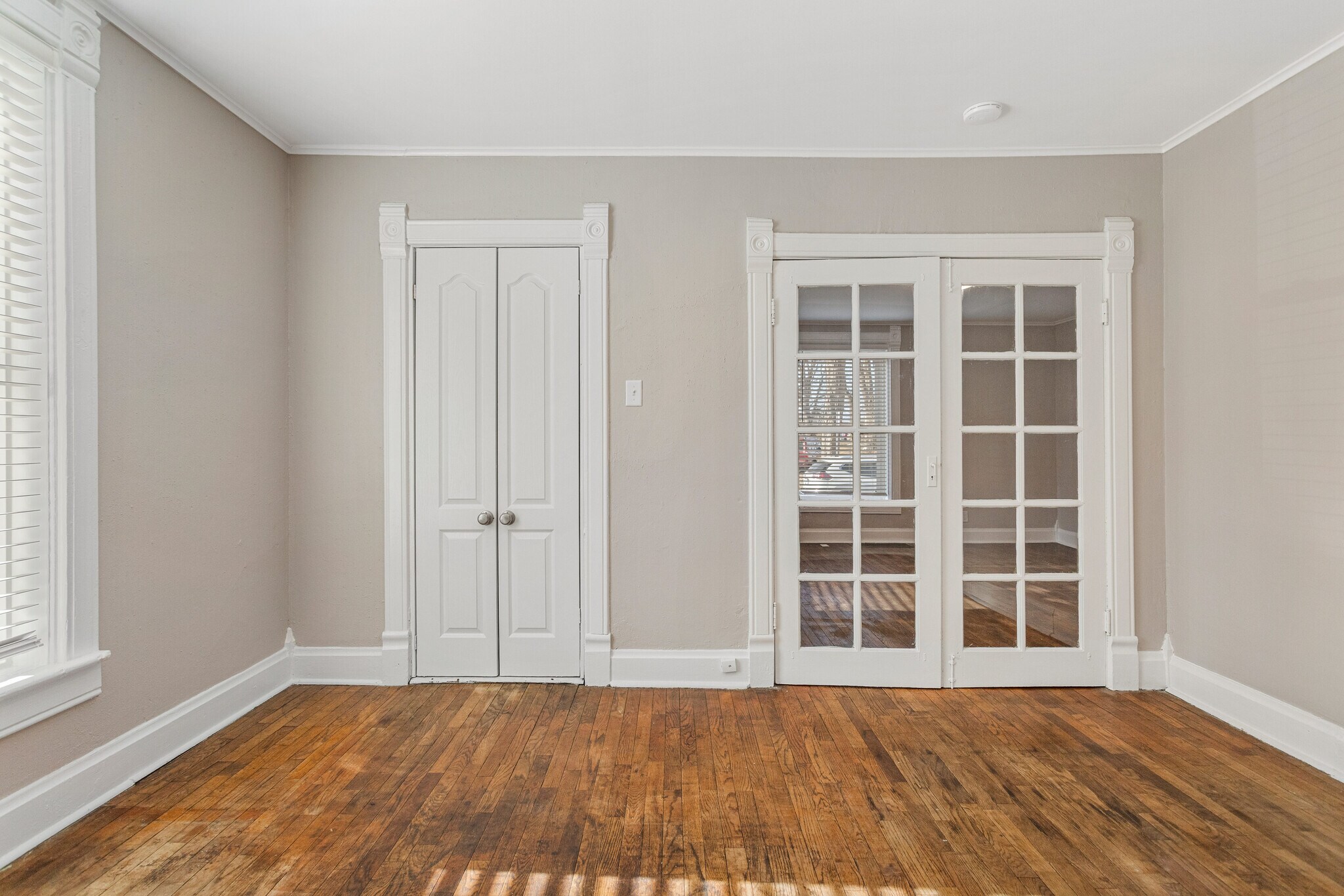 Building Photo - 402 E Elm St