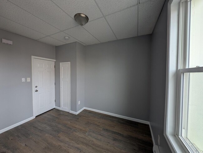 Building Photo - 16 N Iowa Ave