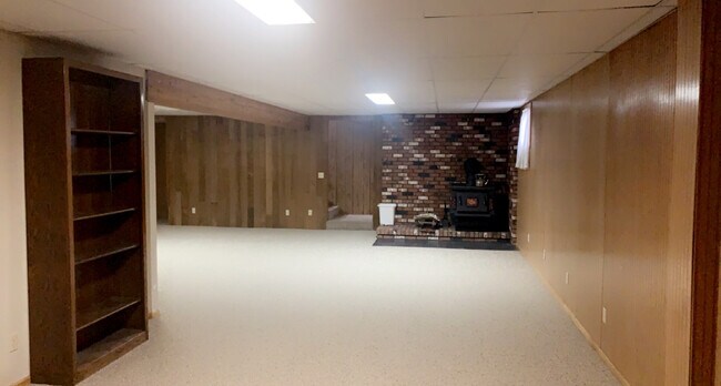 Building Photo - 8071 Emery Rd