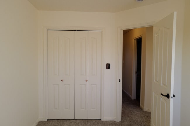 Building Photo - 800 Hamlet Cir S