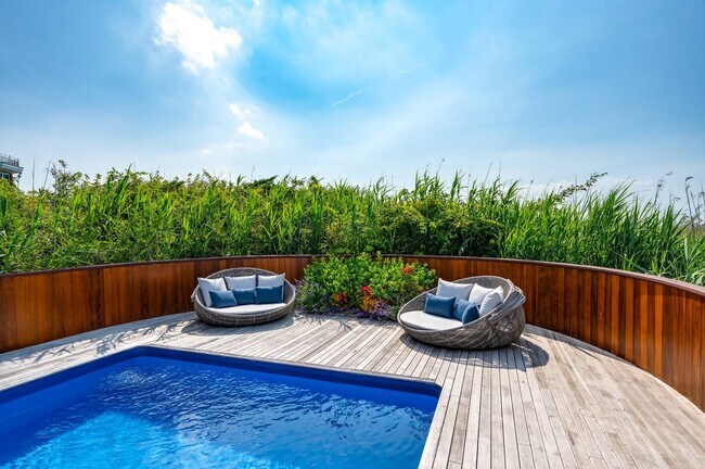 Building Photo - 360 Dune Rd