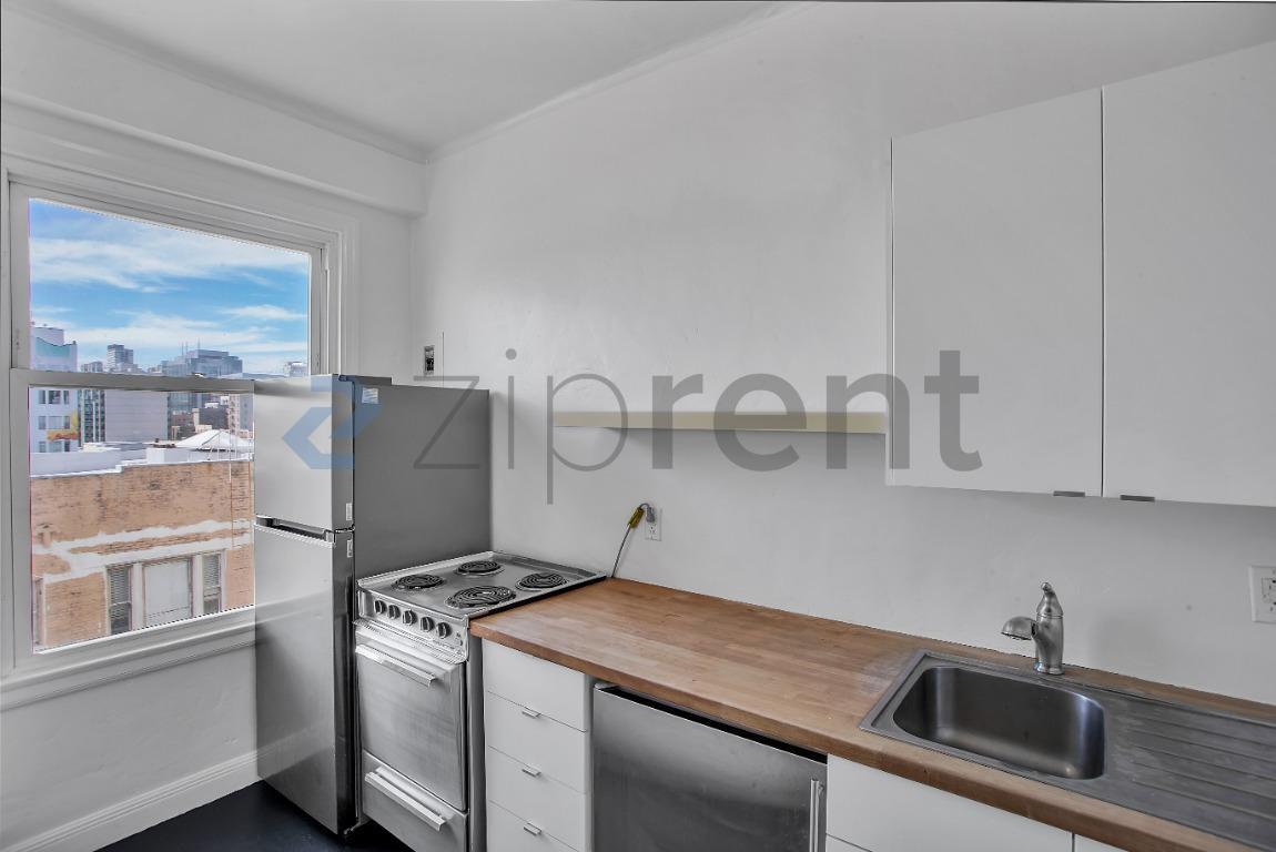 Building Photo - Unit 915