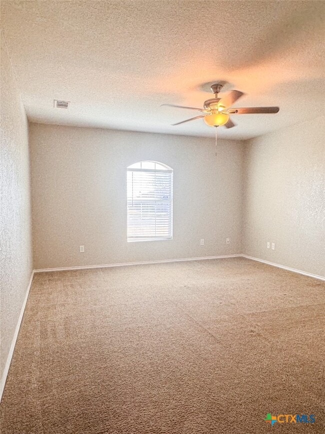 Building Photo - 3203 Viewcrest Dr