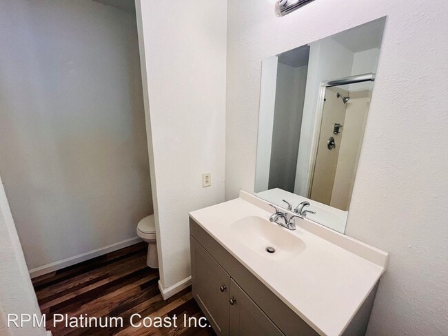 Building Photo - 2 br, 2 bath House - 6076 N. Poplar Ave. A...