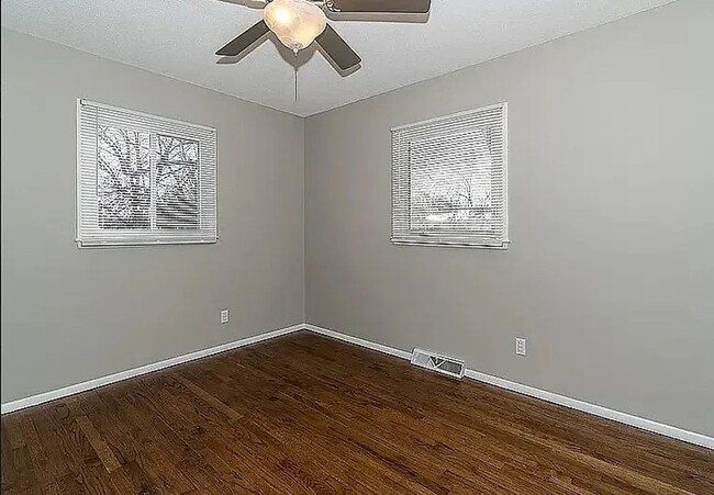Building Photo - 4 Bed 2 Bath Home Available NOW in Hiawatha!