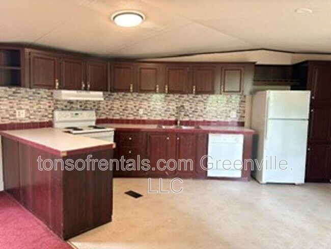 Building Photo - 255 Pine Dr