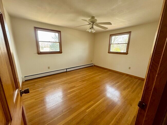 Building Photo - 15 Curlew St