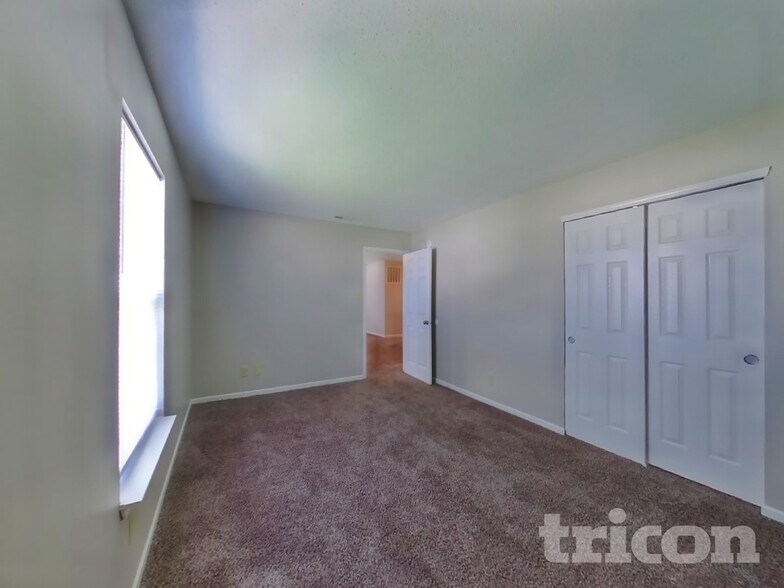 Building Photo - 712 Holly Rose Way