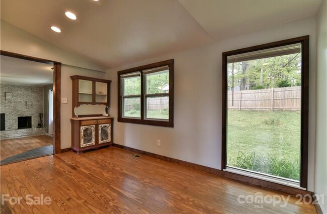 Building Photo - 50 Booker St