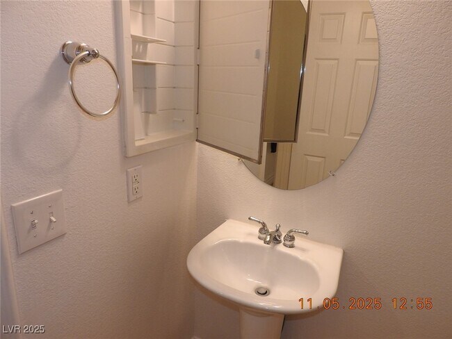 Building Photo - 240 Rustic Club Way