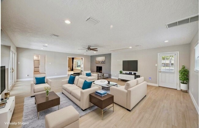 Building Photo - 205 W Bayou Dr