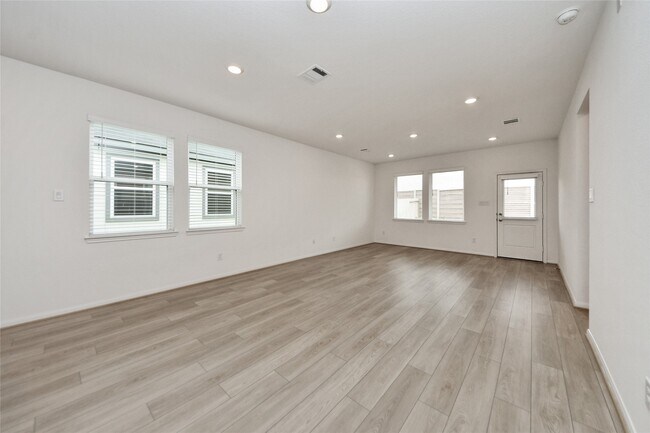 Building Photo - 18010 Whitetail Run Ln