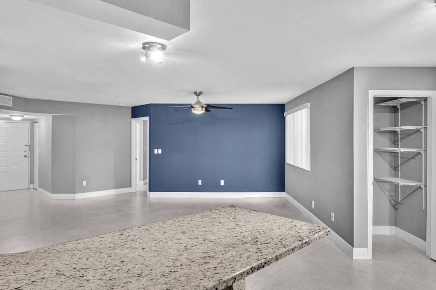 Building Photo - 2881 N Oakland Forest Dr