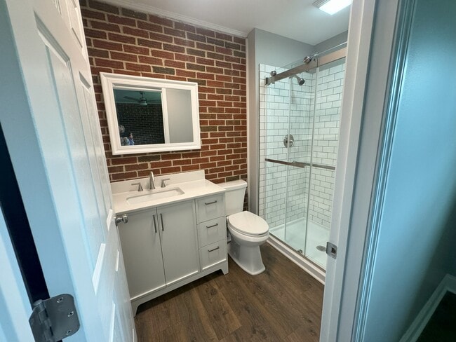 Building Photo - View Point Realty