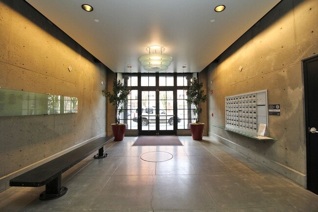 Building Photo - 408 NW 12th Ave