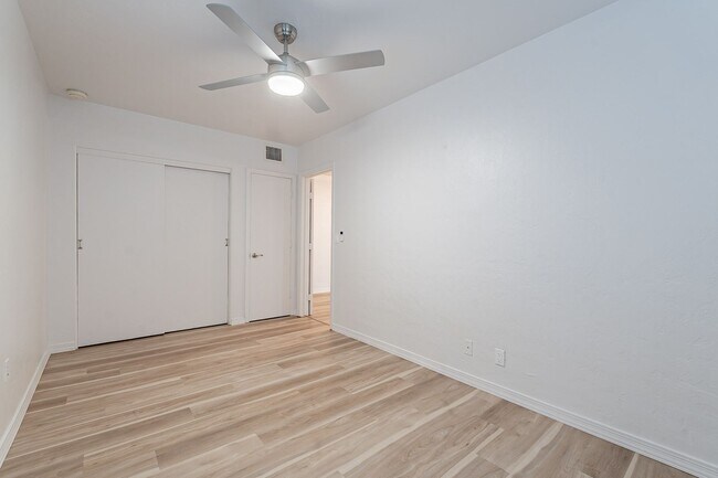 Building Photo - 920 E Elm St