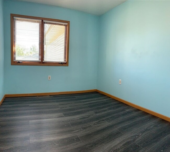 Building Photo - Beautiful 3-bedroom