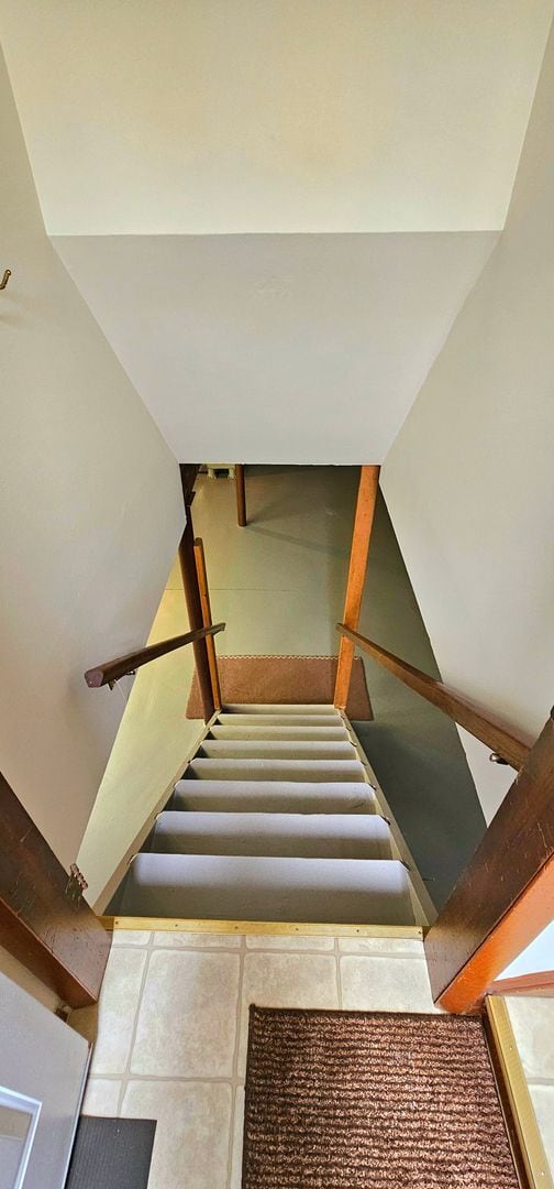 Building Photo - Welcome to this charming 2 bedroom, 1 bath...