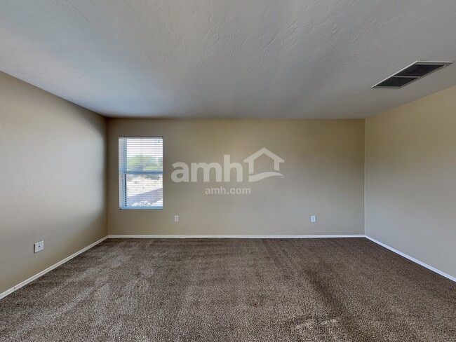 Building Photo - 1115 W Calle Puesta del Sol