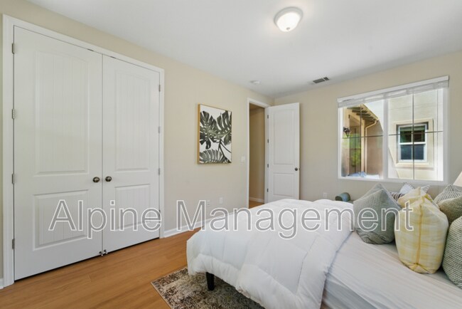 Building Photo - 5109 Campion Dr