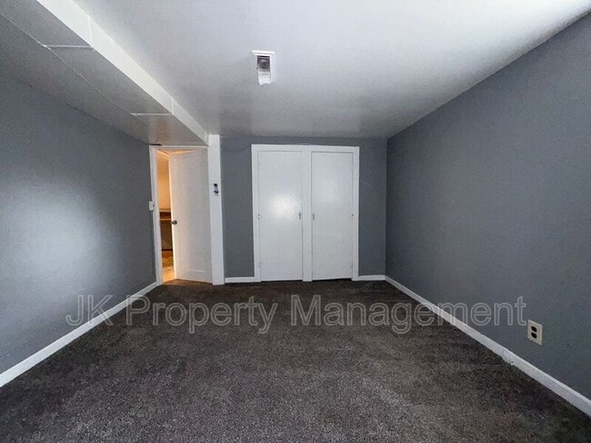Building Photo - 609 6th Ave N