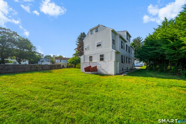 Building Photo - 383 Davis St