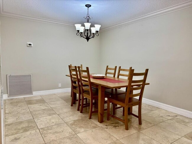 Building Photo - 10577 Santa Laguna Dr