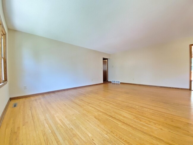 Building Photo - 1452 13th Ave NW