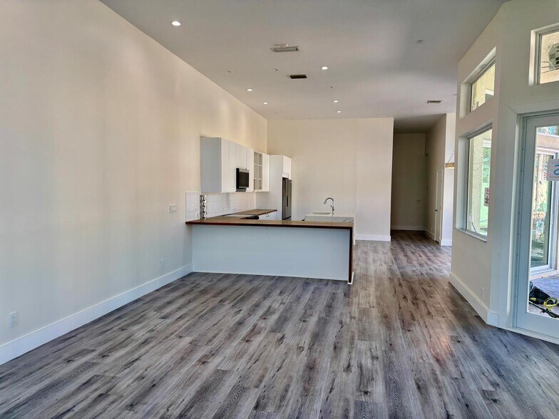 Building Photo - 5865 NW 125th Ave