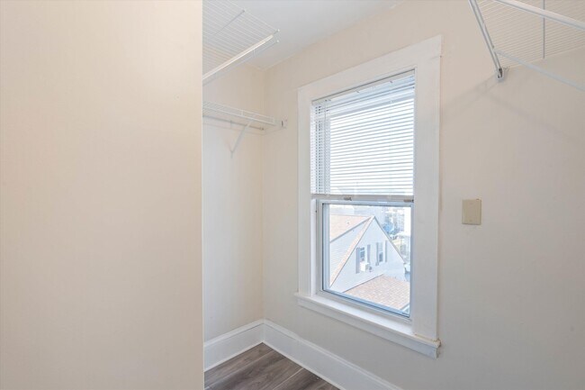 Building Photo - 462 Dubuque St