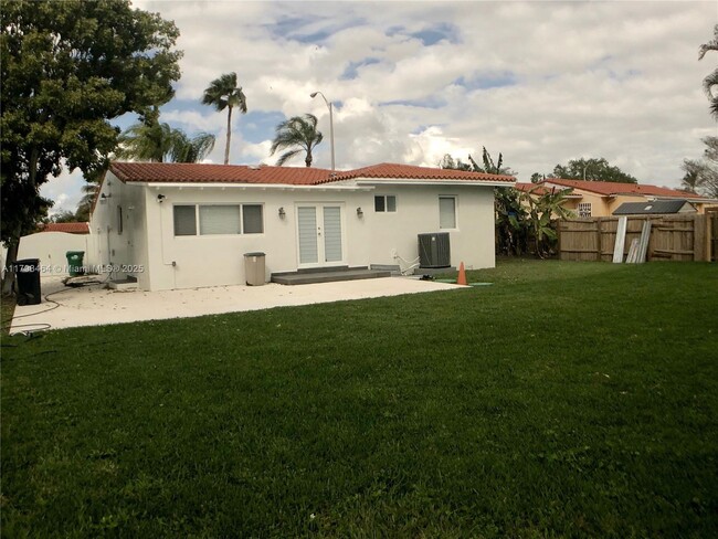 Building Photo - 6320 SW 24th St
