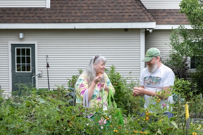 Building Photo - 1 bed, 1 bath independent senior living (55+ years of age) heat, hot water, & electricity include...