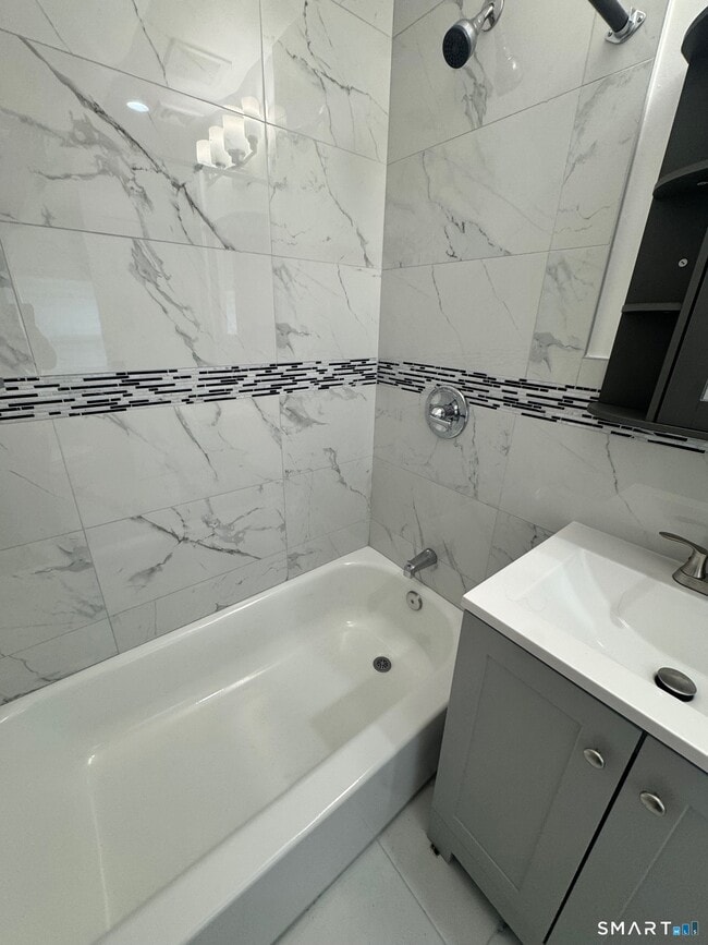 Building Photo - 417 Poplar St