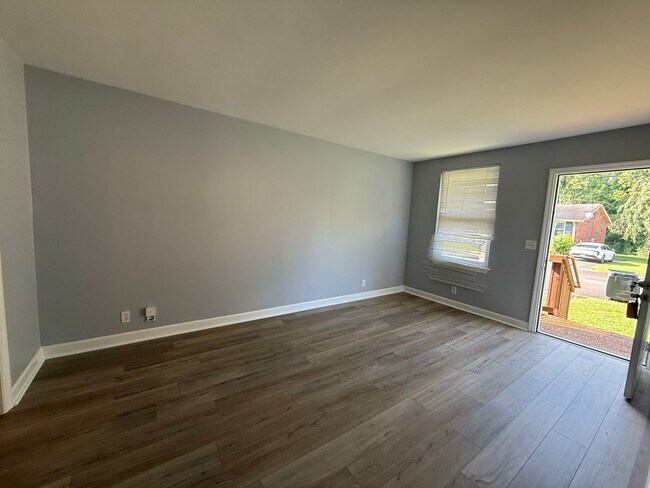Building Photo - Inglewood Duplex Available Now!