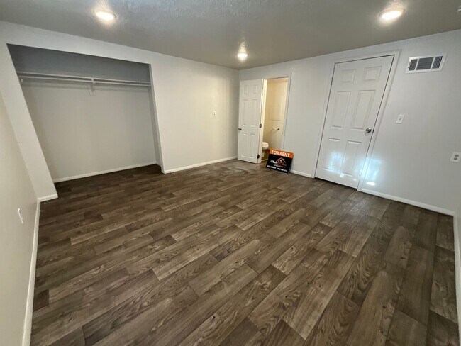 Building Photo - 231 W 4850 S