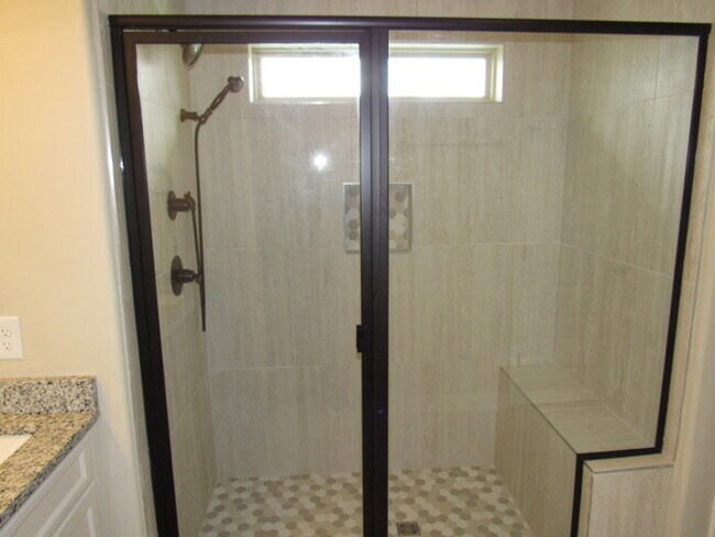 Building Photo - Old Hickory townhome, like new!