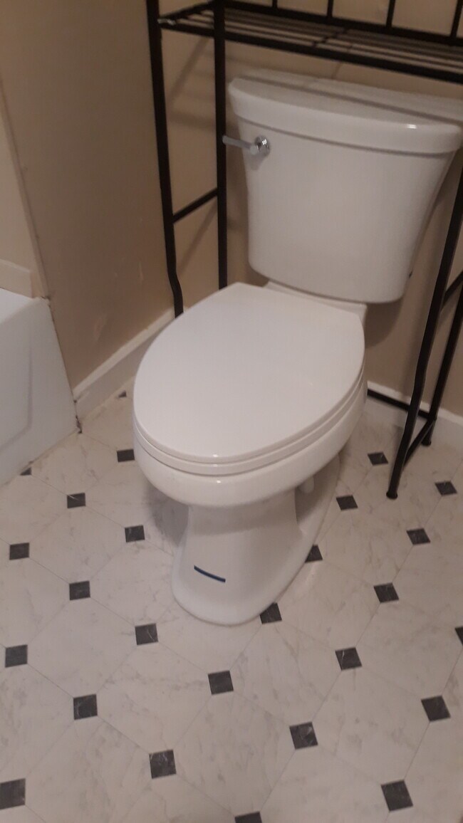 Building Photo - 223 Hood St