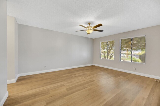 Building Photo - Renovated Downstairs 2 Bedroom Condo