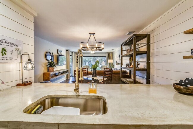 Building Photo - 11222 Hutchison Blvd