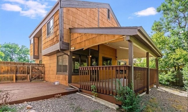 Building Photo - AVAILABLE TODAY - Beautiful 4BD/4BA Low-Ma...