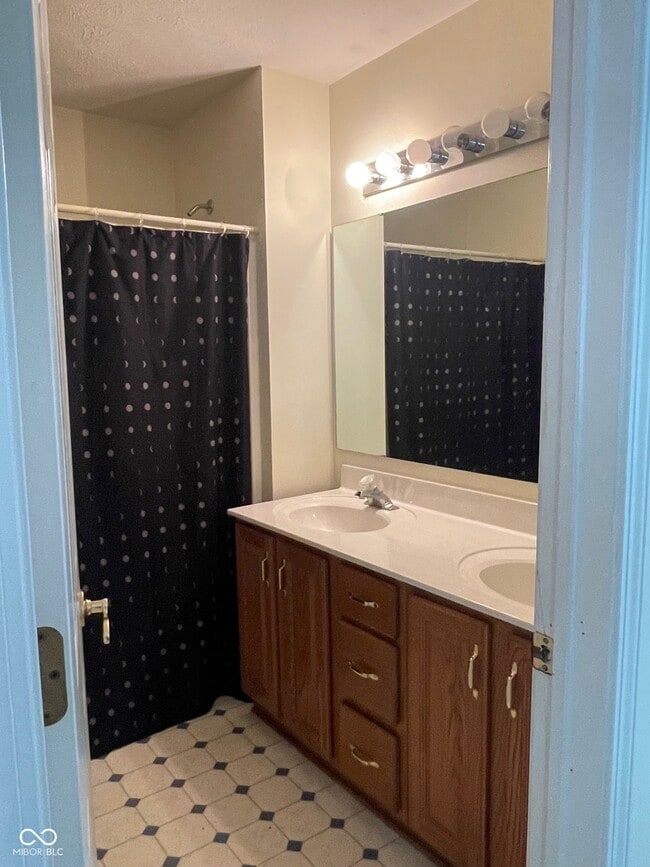 Building Photo - 5806 Tanager Ln