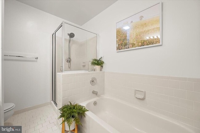 Building Photo - 20 Tenby Ct