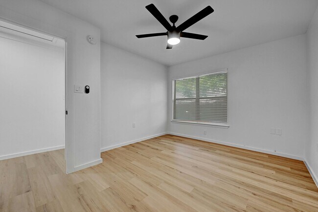 Building Photo - 1913 David St