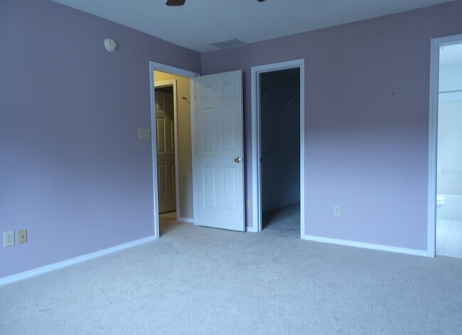 Building Photo - Beautiful 3BR Home with Solar Panels in Winslow Farm!