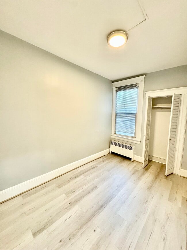 Building Photo - 593 Avenue A