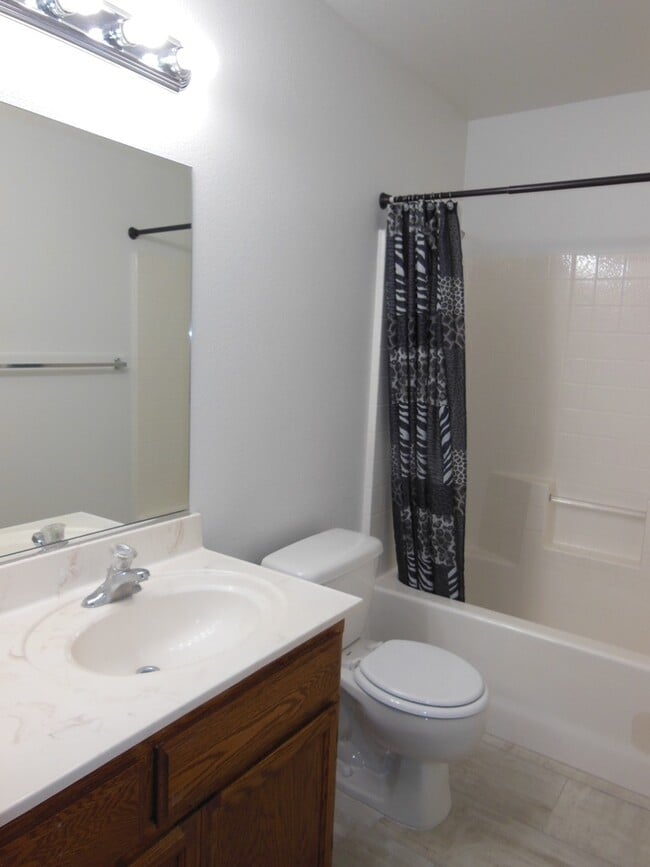 Building Photo - Copper Hills Home-Ready for Movein!