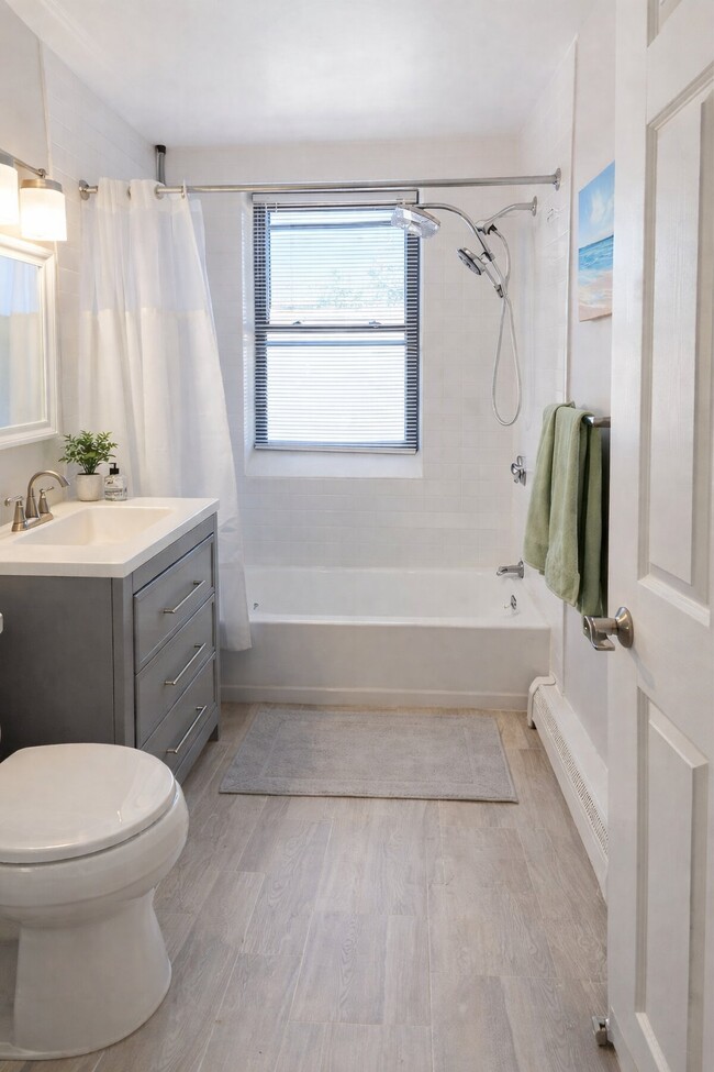 Building Photo - 32-34-34 Ditson St