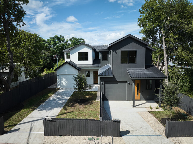 Building Photo - 412 Hackberry Ln