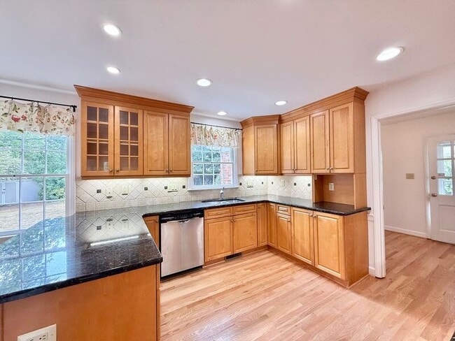 Building Photo - 5017 Sandlewood Dr