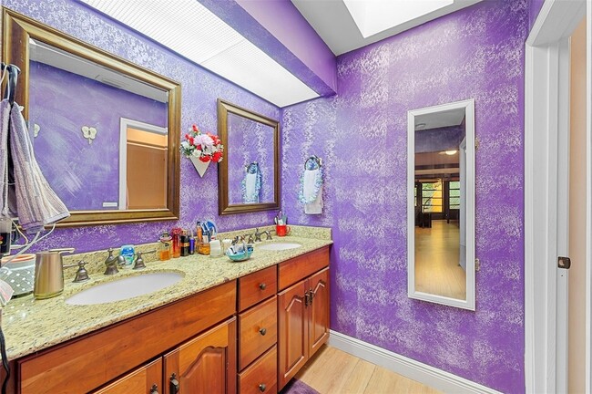 Building Photo - 6809 SE Yorktown Dr